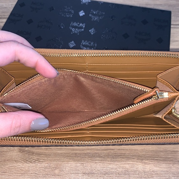 MCM cognac wallet - Picture 3 of 8